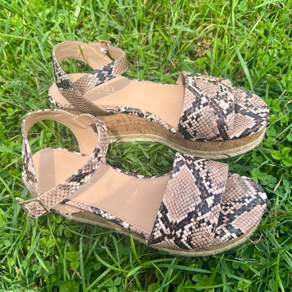 Michael by Michael Shannon Woman’s Cheetah Print Platform Sandals Size 9